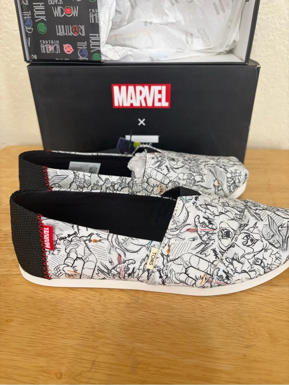 Toms x Marvel Women's Black & White Slip-On Marvel Concept Art Print Classic 6